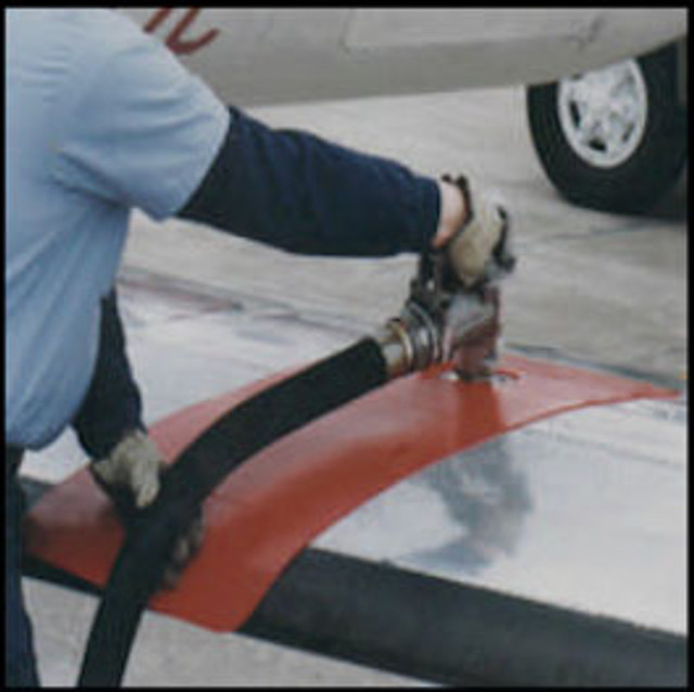 Fjord Aviation 18 in. x 36 in. Wing Protection Mats - Imagen 2